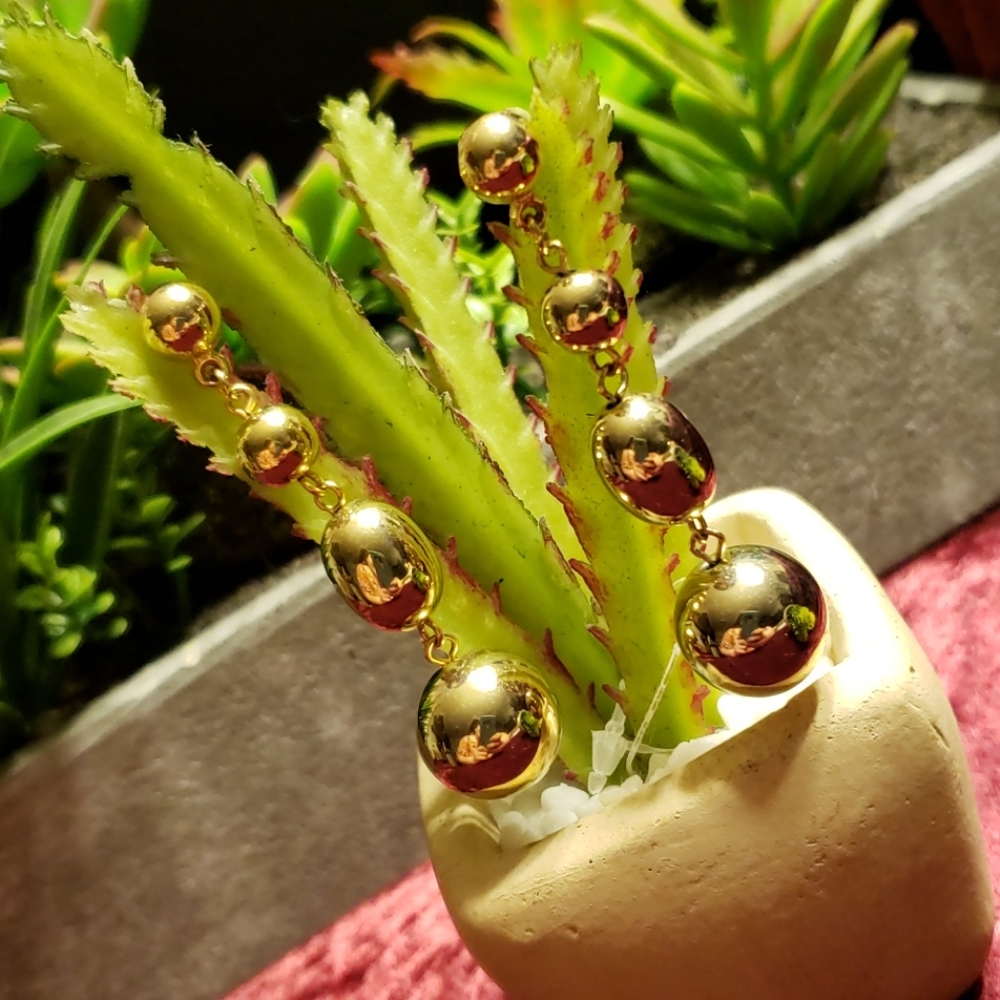 Vtg Shiny Graduated Golden Metal Bead Earrings - Picture 4 of 8